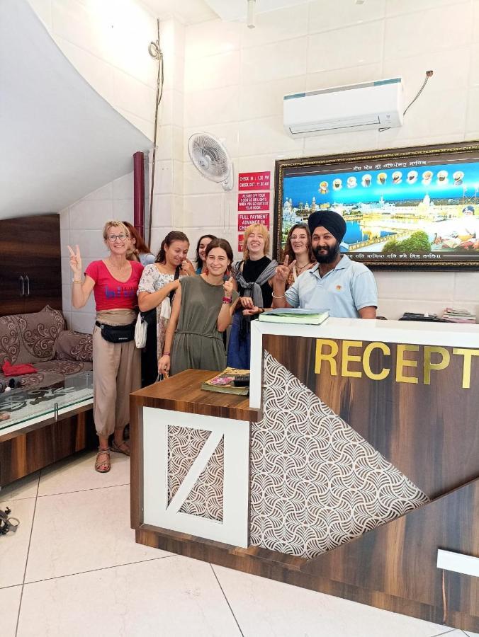 אמריצר Jasneet Homestay מראה חיצוני תמונה